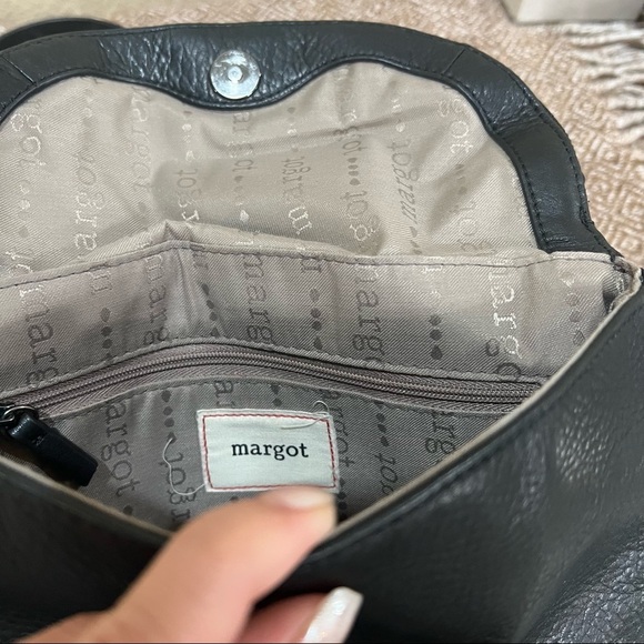 Margot Black Genuine Leather Crossbody Shoulder Bag Small Zip Closure Pockets - Picture 3 of 12